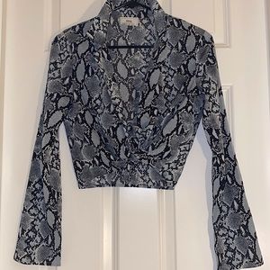 Cute snakeskin long sleeve